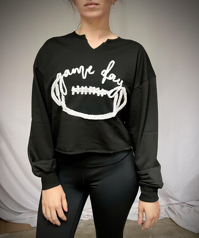 MK548 Game Day Rope Embroidery Crop Sweatshirt blk/wht